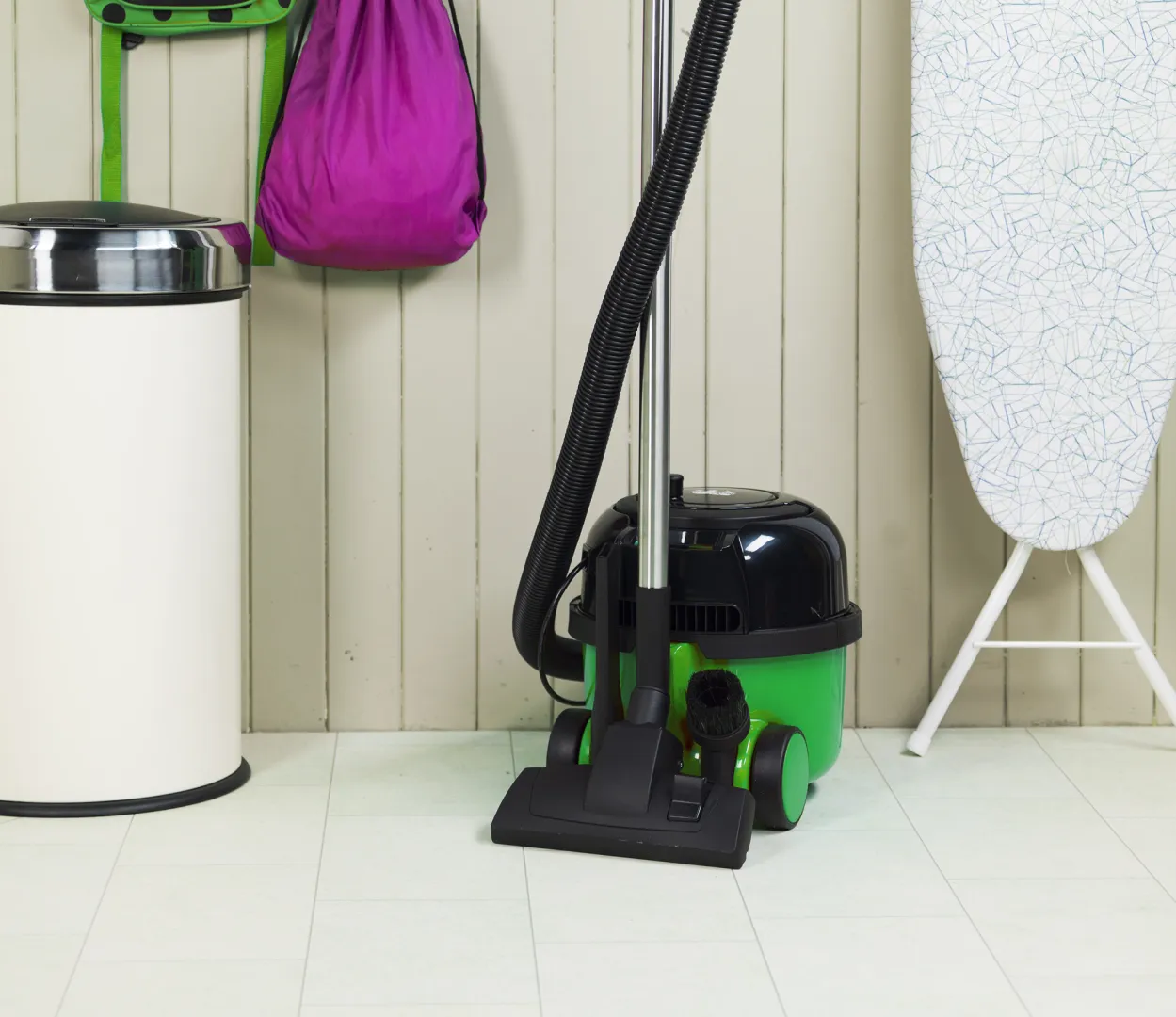 /public/media/HENRYpetcare_8859_green.webp
