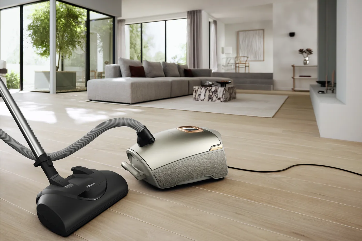 /public/media/guard-l1-electro-titanium-pearlfinish-lifestyle-20000215247-lowres.jpg.webp