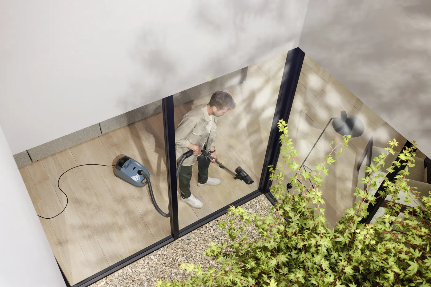 /public/media/guard-s1-nordic-blue-lifestyle-20000215332-lowres.jpg.webp