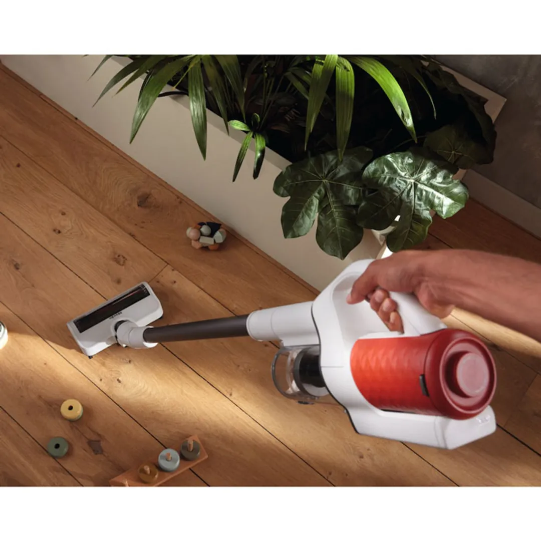/public/media/miele-duoflex-hx1-red-hand__29435.webp