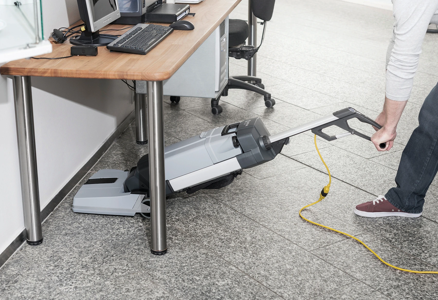 /public/media/sc100-under-table-ps-original-jpoultb_d7db116adca532ab.webp